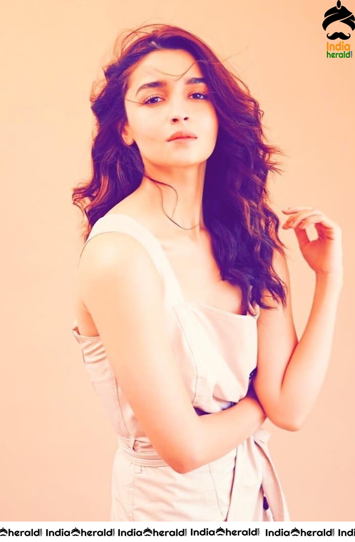 Alia Bhatt Hot Unseen Rare Photos Collection Set 3