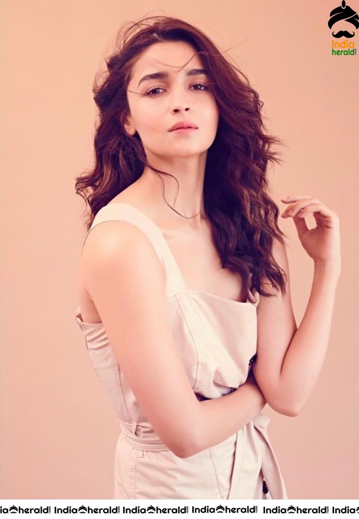 Alia Bhatt Hot Unseen Rare Photos Collection Set 3