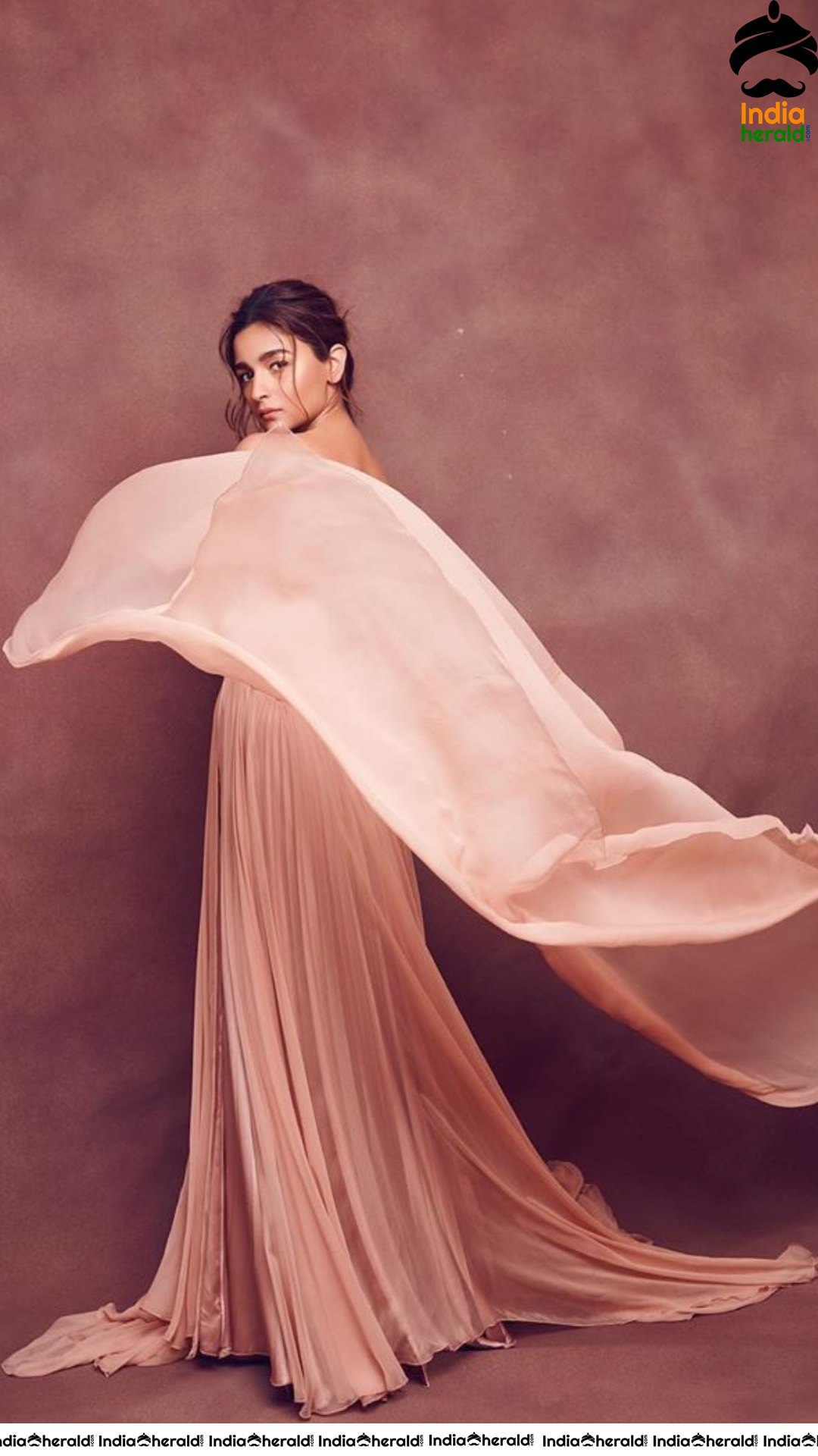 Alia Bhatt Looking Babelicious And Damn Hot In latest Photoshoot