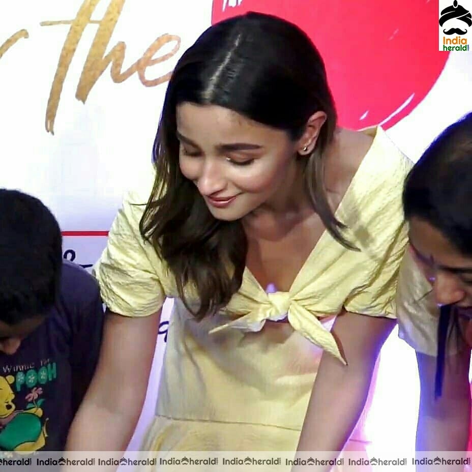 Alia Bhatt Snapped At Wadia Children Hospital Event