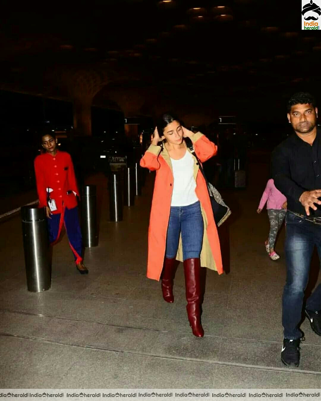 Alia spotted at Delhi airport