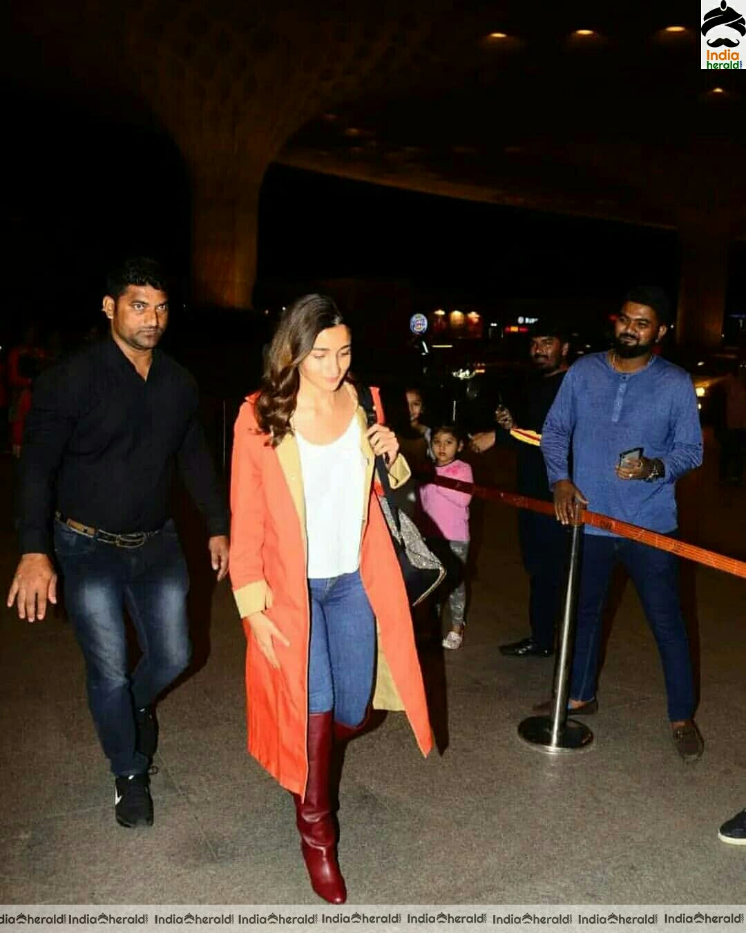 Alia spotted at Delhi airport