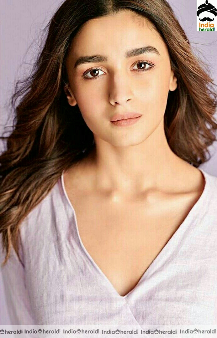 Aliabhatt Cute At The Premiere Of Guilty