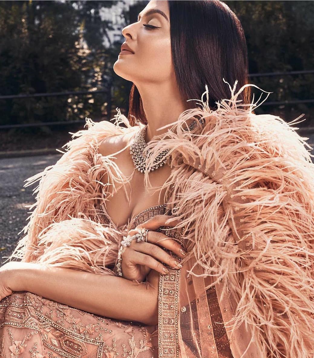 Alluring Aishwarya Rai Looking Hot In These Photoshoot