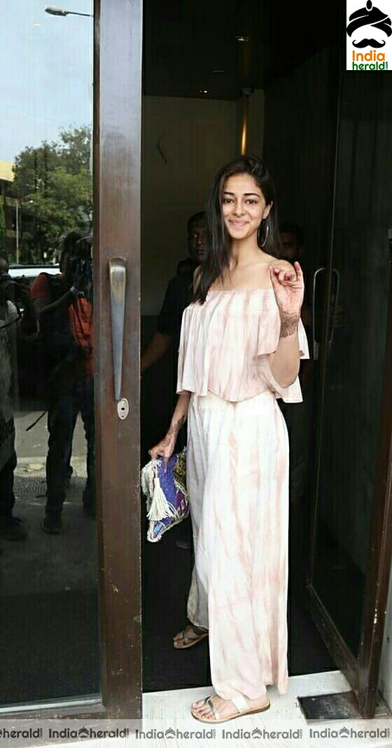 Alluring Ananya Pandey Hot At Bandra