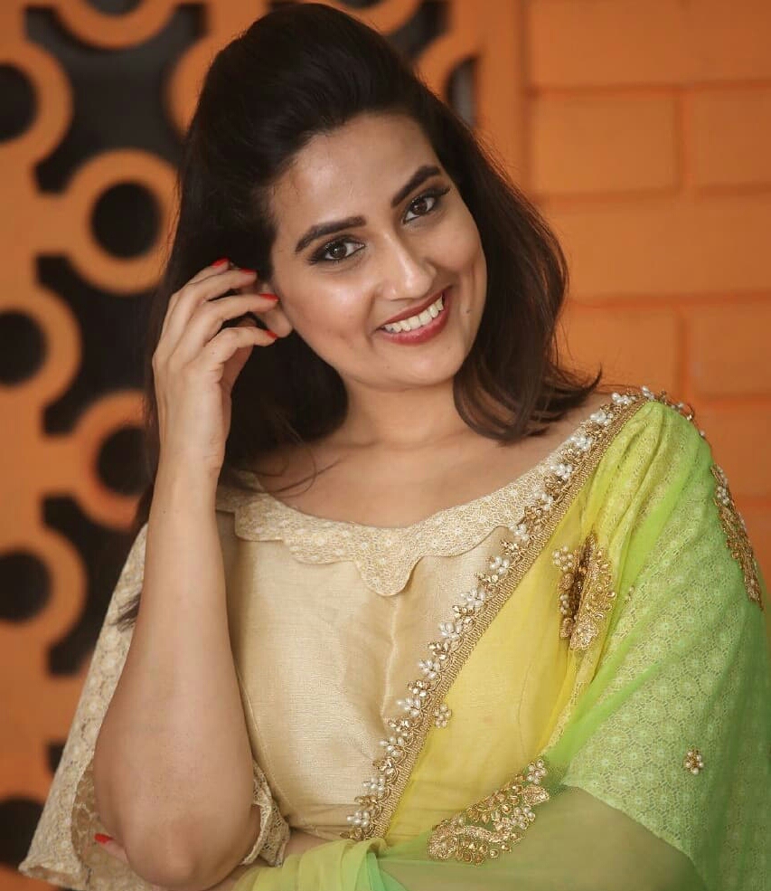 Alluring Anchor Manjusha Hot Stills