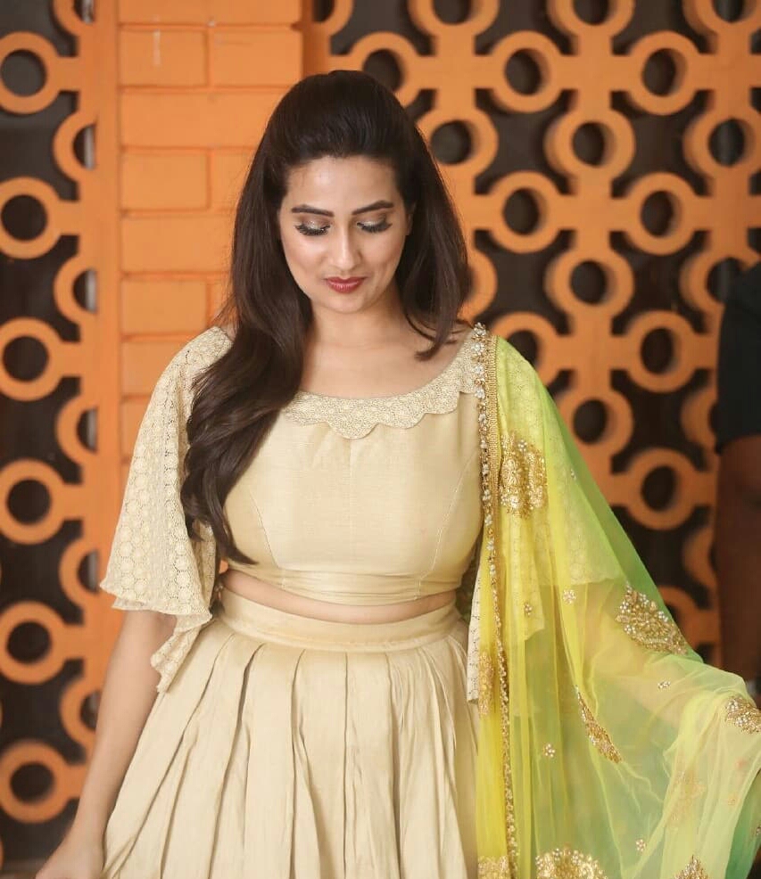 Alluring Anchor Manjusha Hot Stills