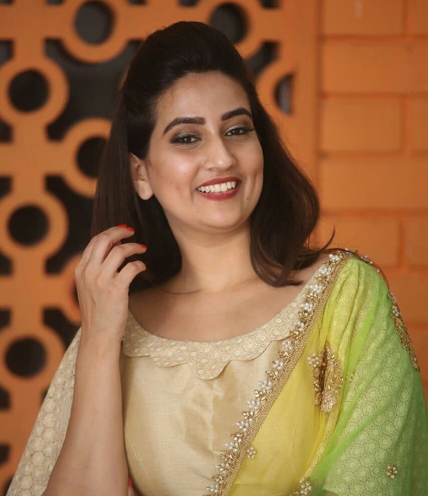 Alluring Anchor Manjusha Hot Stills
