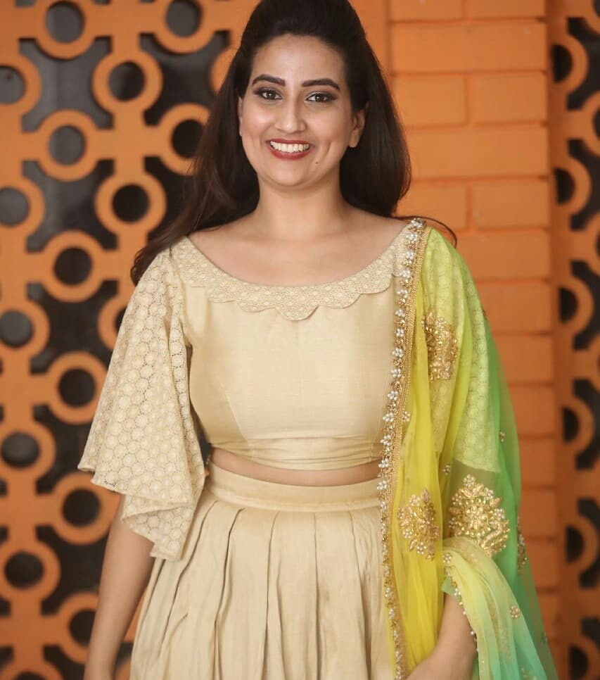 Alluring Anchor Manjusha Hot Stills