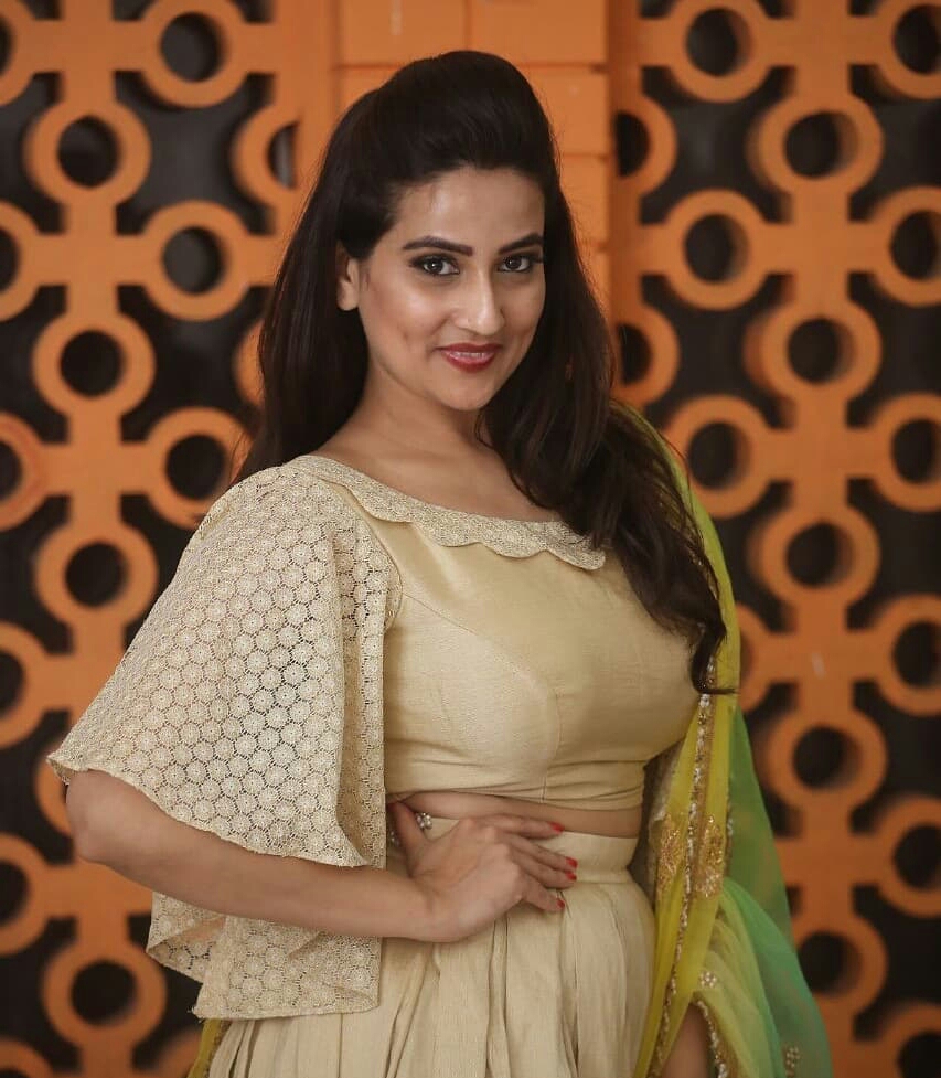 Alluring Anchor Manjusha Hot Stills