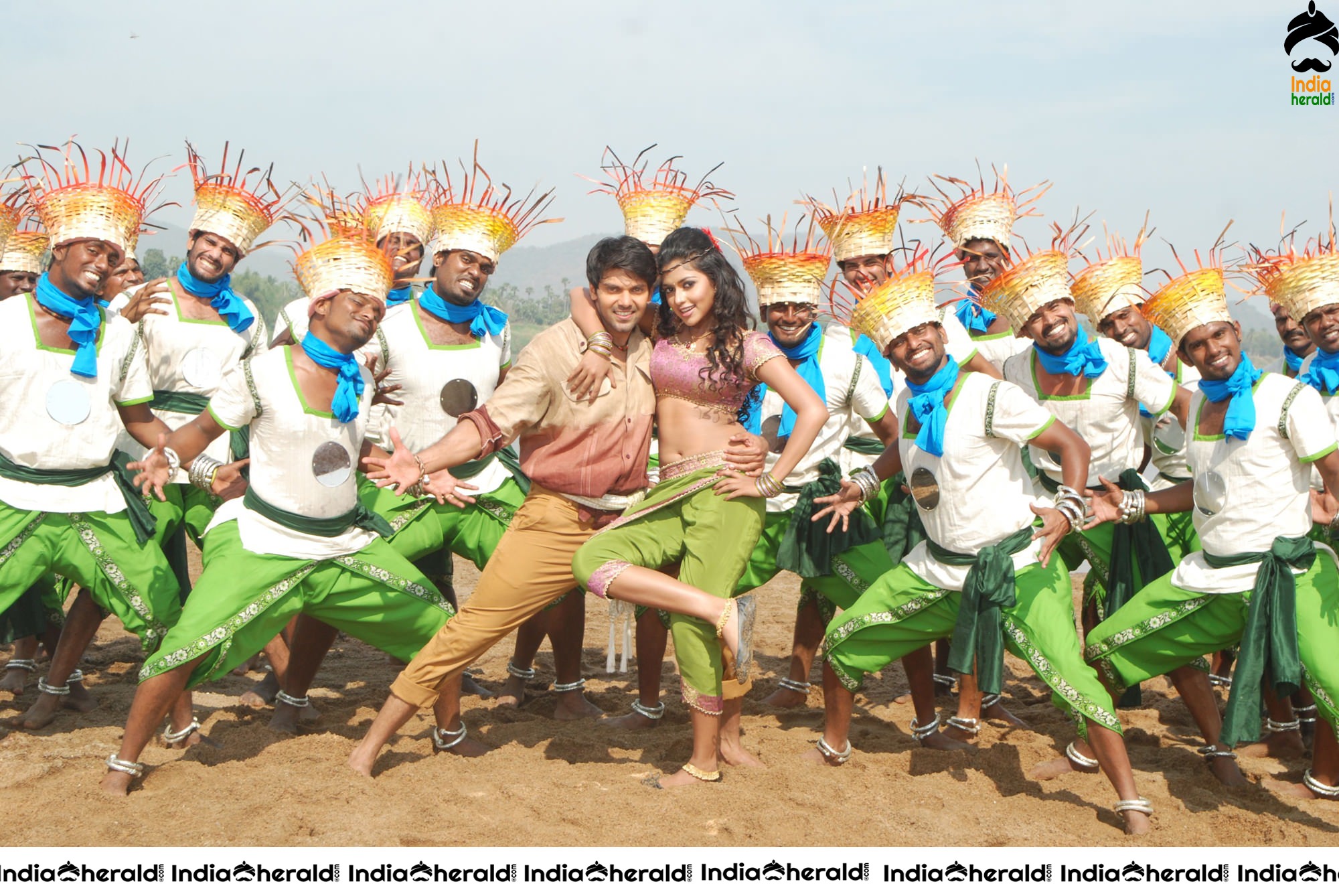 Amala Paul Dusky Babe flaunting her Hotness Set 2