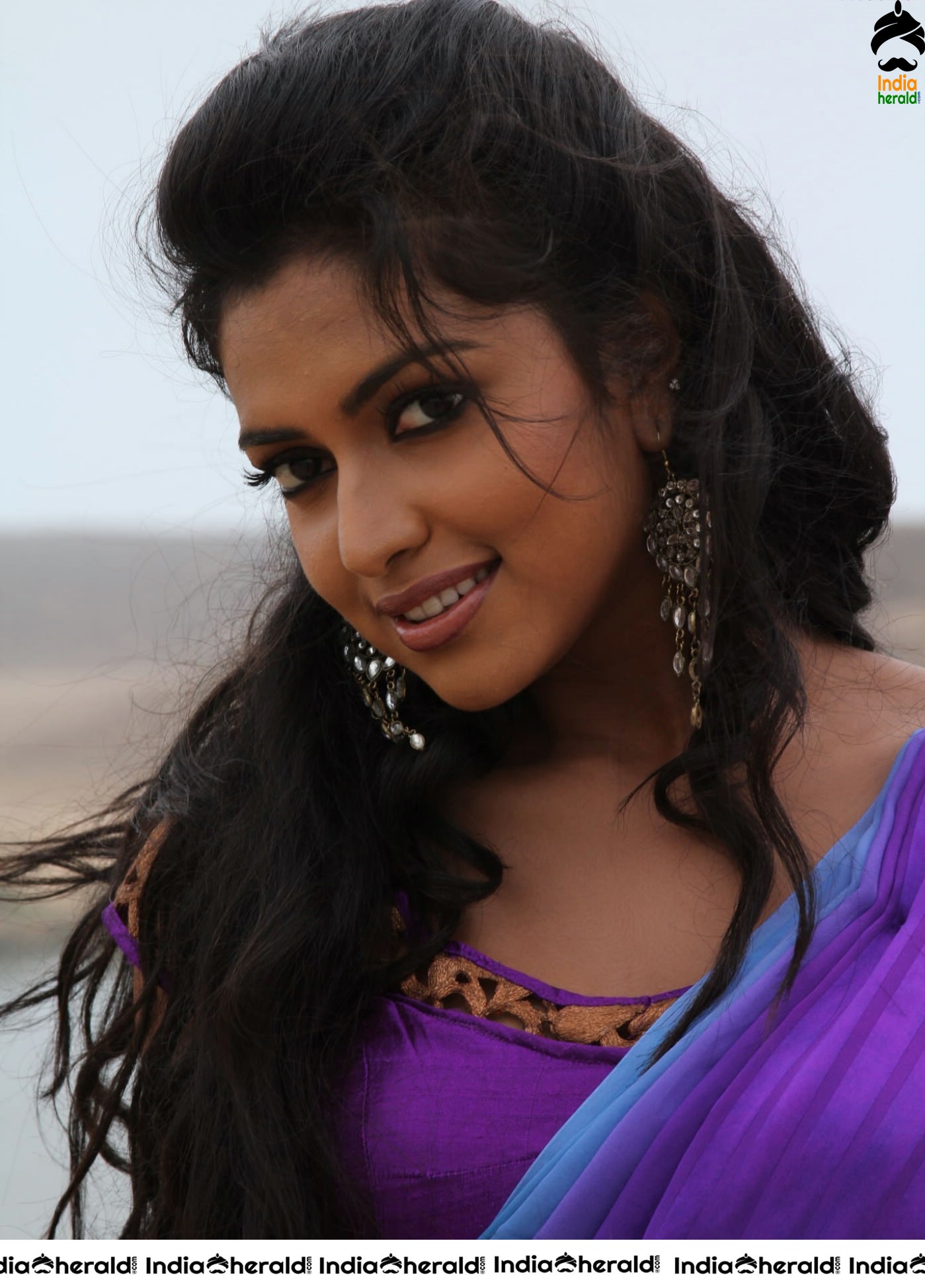 Amala Paul Dusky Babe flaunting her Hotness Set 2