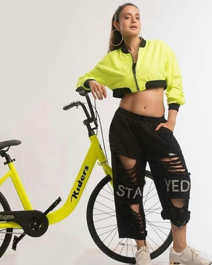 Ameeshapatel Oozes Sex Appeal In These Photos