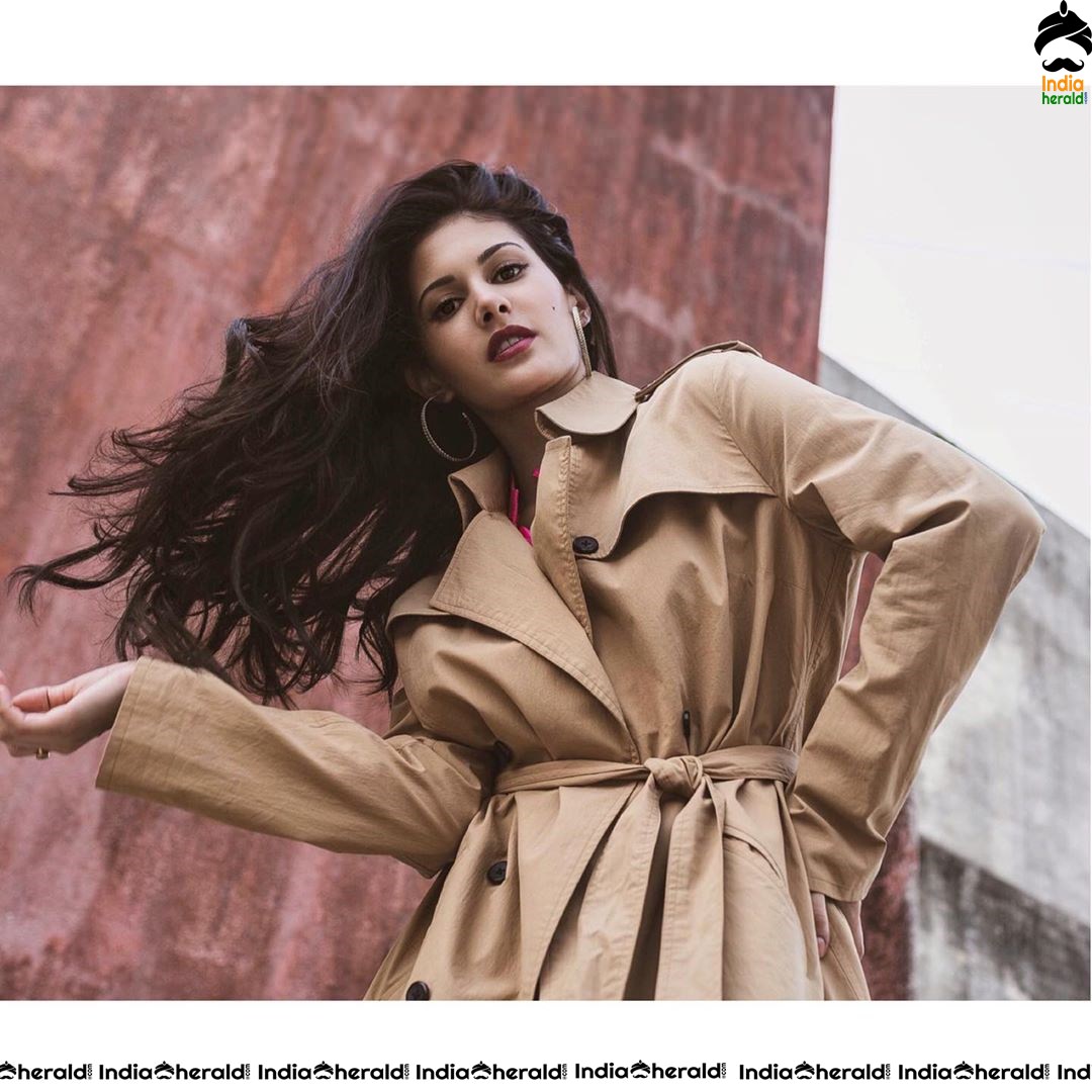 Amyra Dastur Hot Tempting and Exposing Photos Collection Set 2