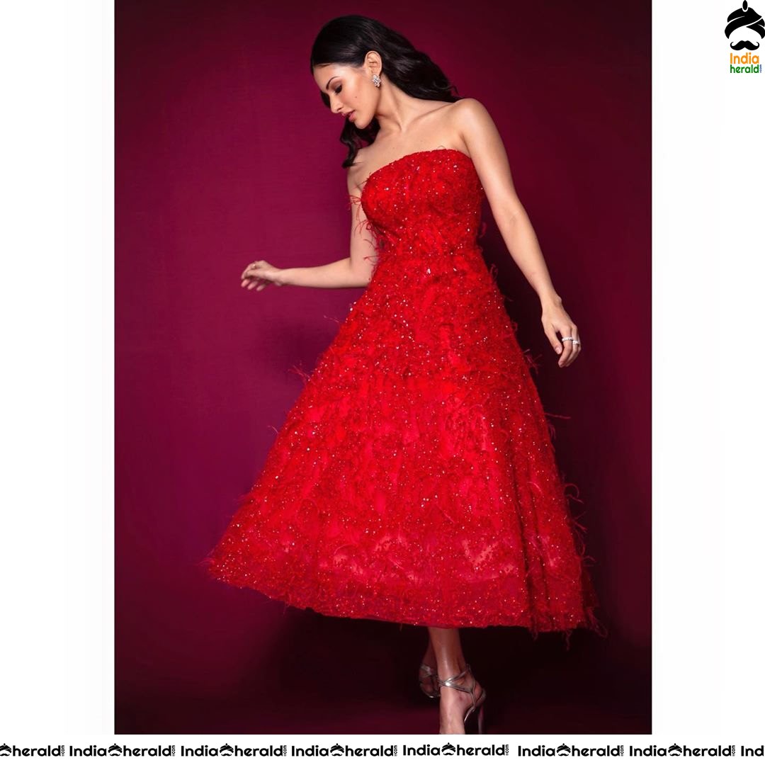 Amyra Dastur Hot Tempting and Exposing Photos Collection Set 3