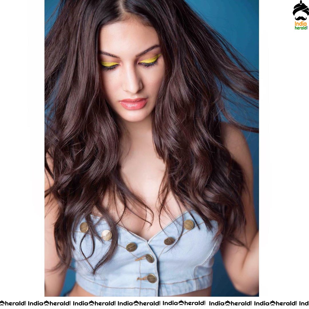 Amyra Dastur Hot Tempting and Exposing Photos Collection Set 6