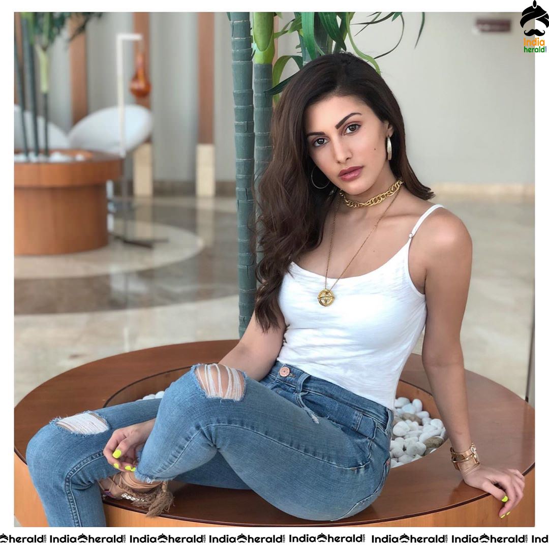 Amyra Dastur Hot Tempting and Exposing Photos Collection Set 6