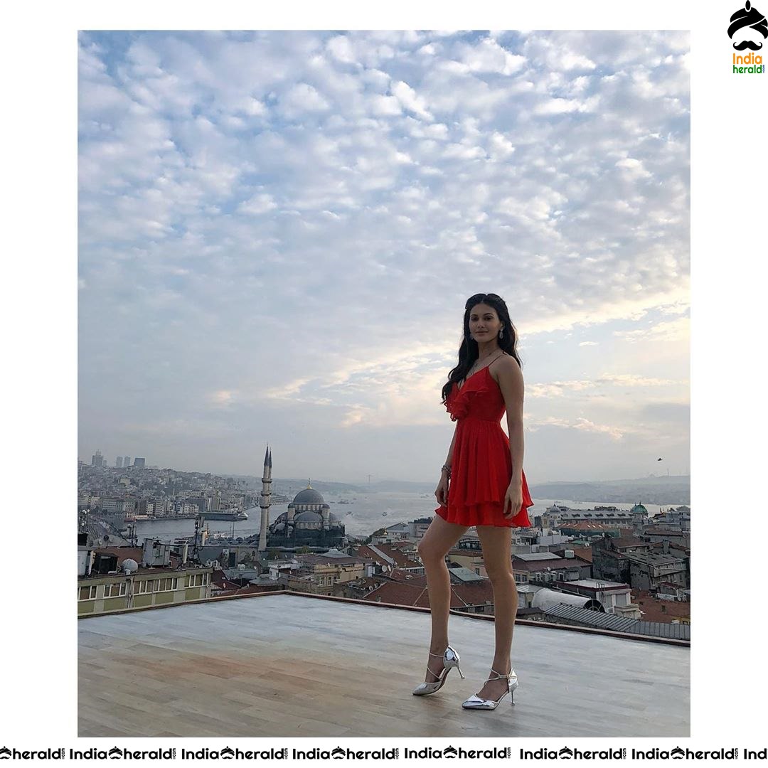 Amyra Dastur Hot Tempting and Exposing Photos Collection