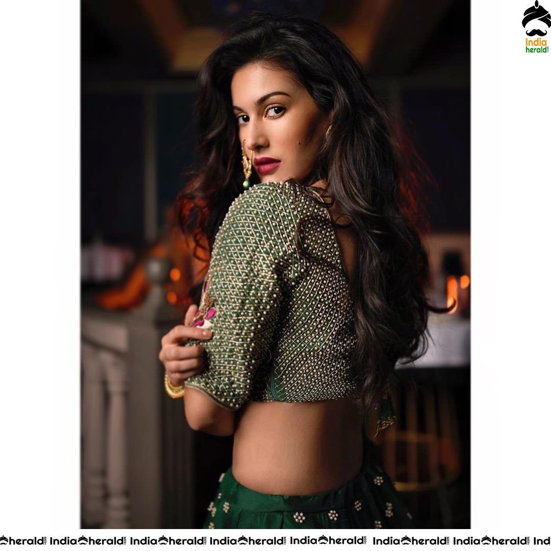 Amyra Dastur Hot Tempting and Exposing Photos Collection