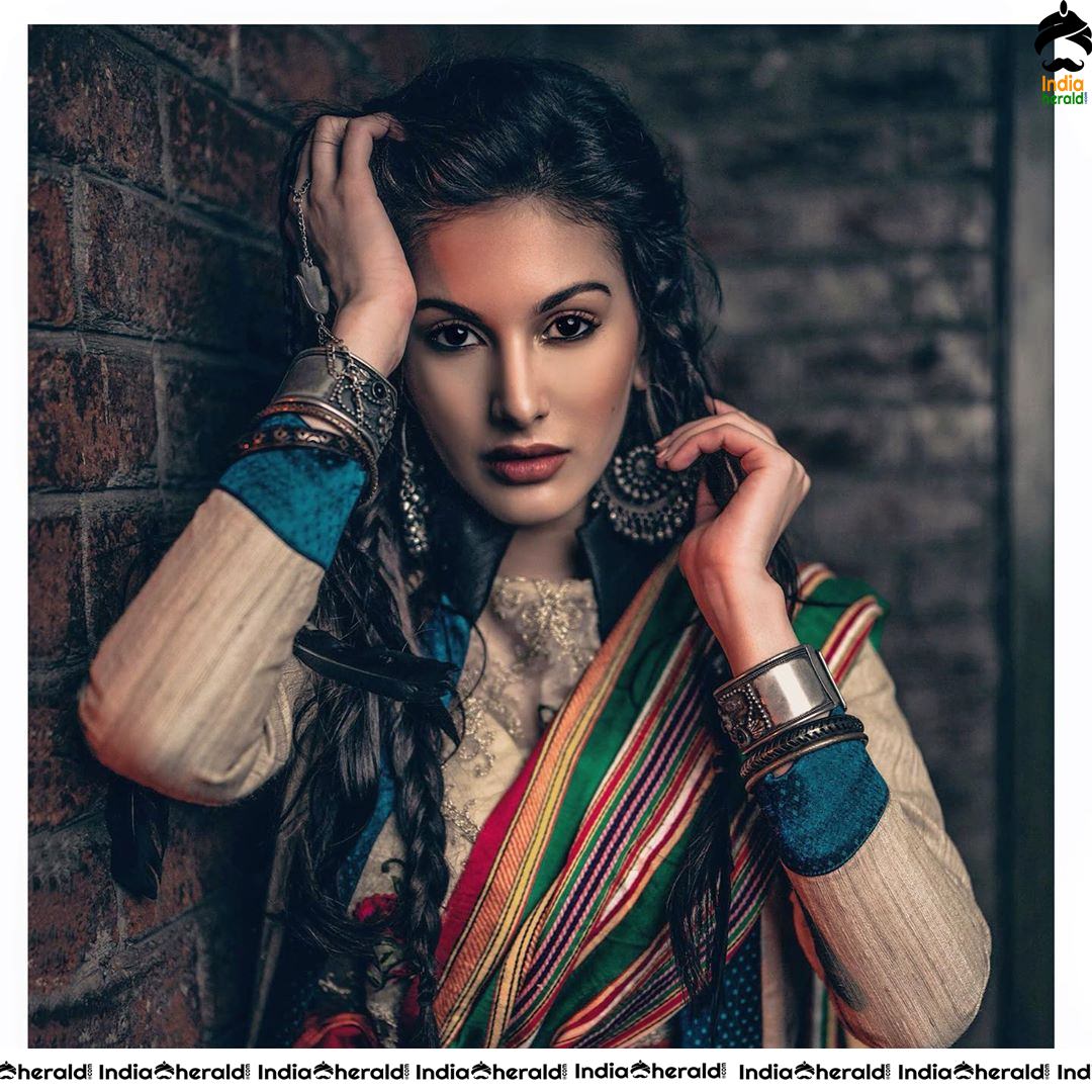 Amyra Dastur Hot Tempting and Exposing Photos Collection