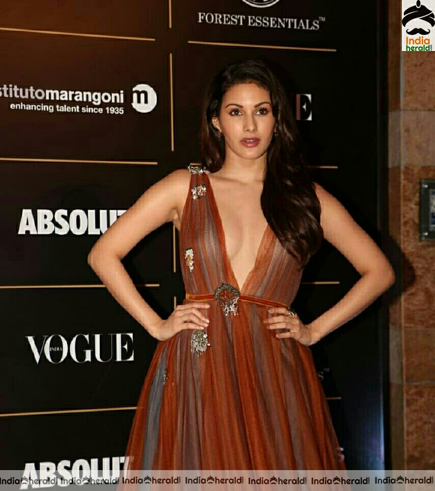 Amyradastur Hot At Vogue Women Of The Day Awards 2019