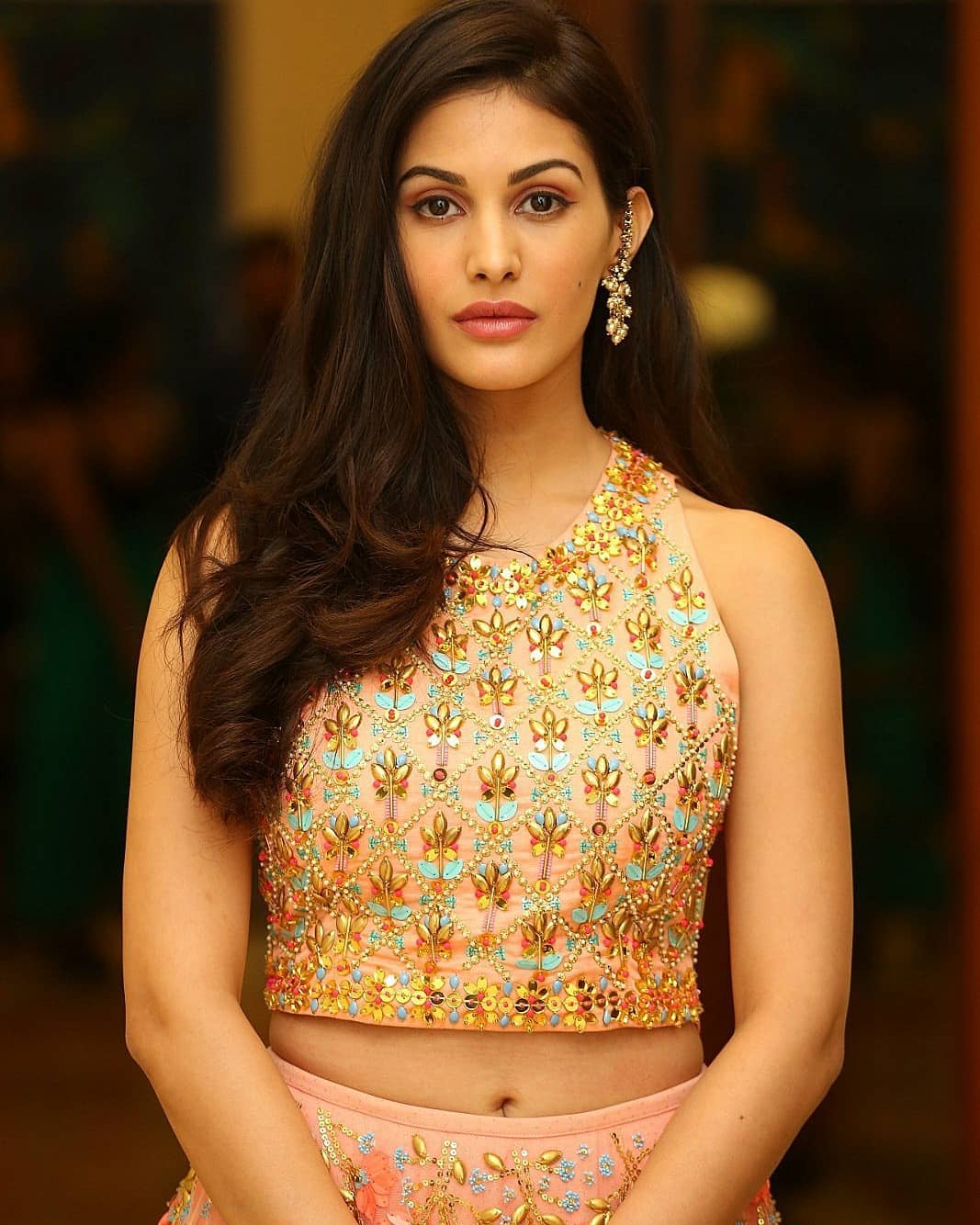 Amyradastur Shows Her Teasing Waistline In A Sleeveless Dress