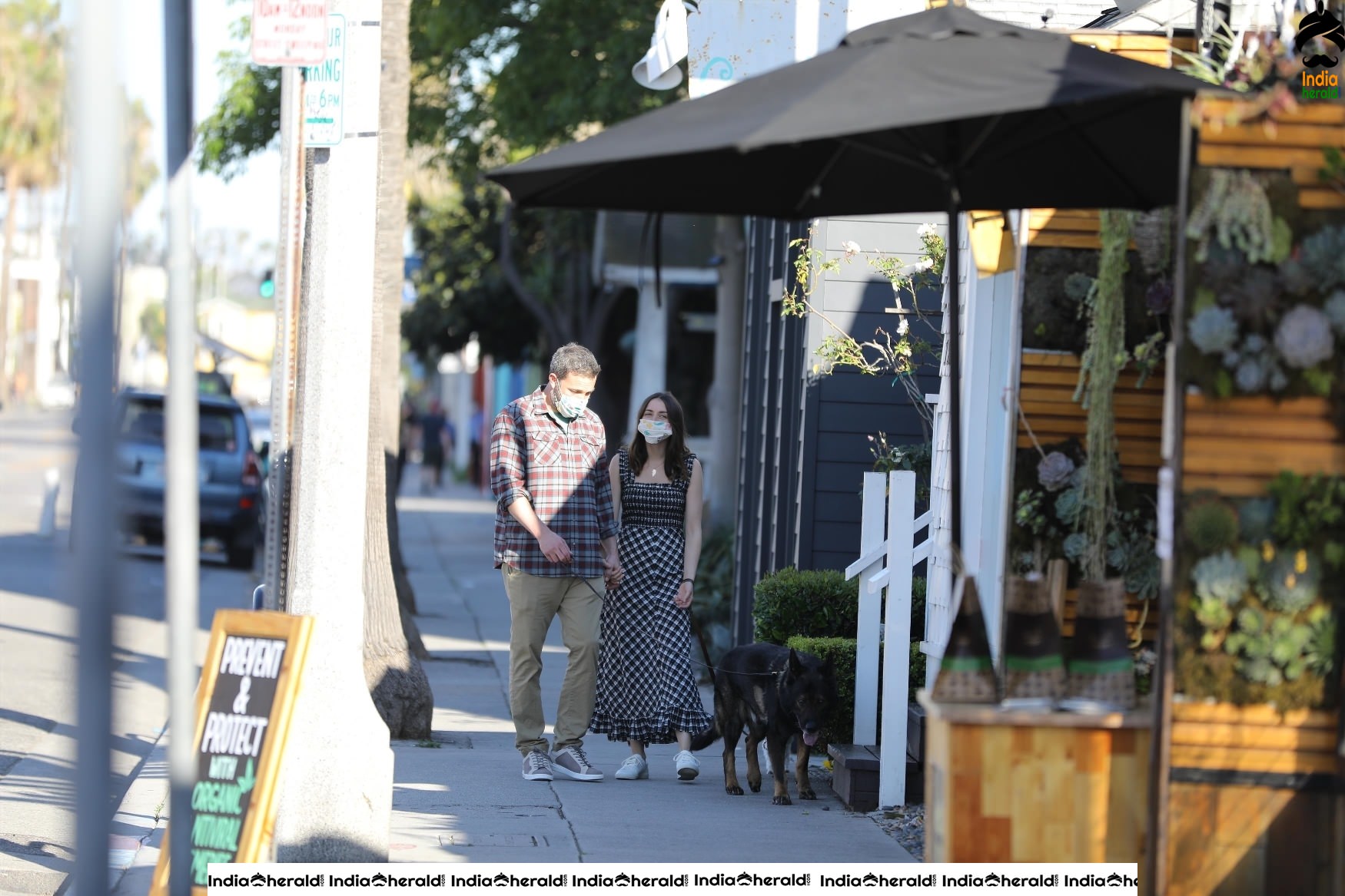 Ana de Armas and Ben Affleck wear masks as they step out in Venice CA Set 1