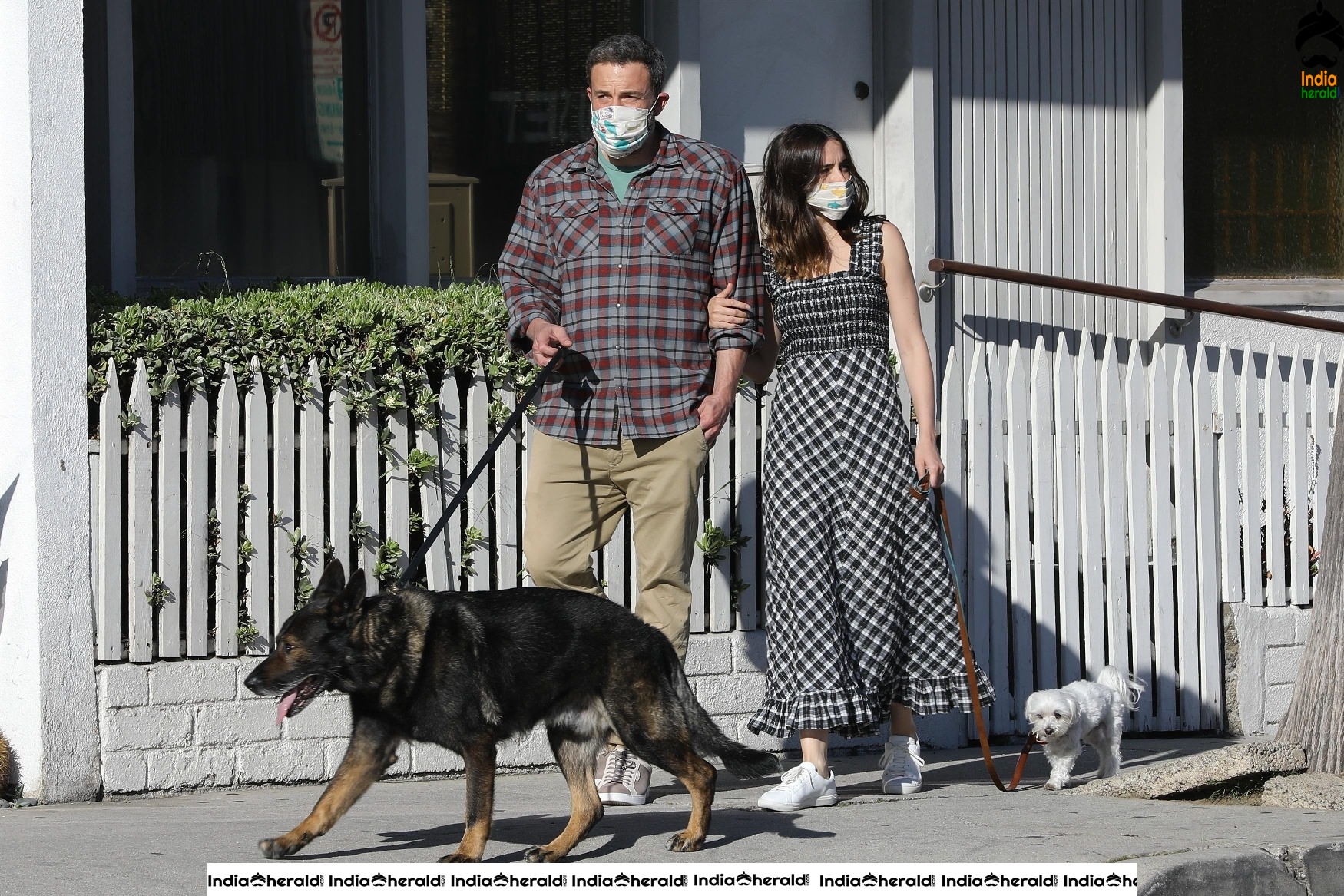 Ana de Armas and Ben Affleck wear masks as they step out in Venice CA Set 1