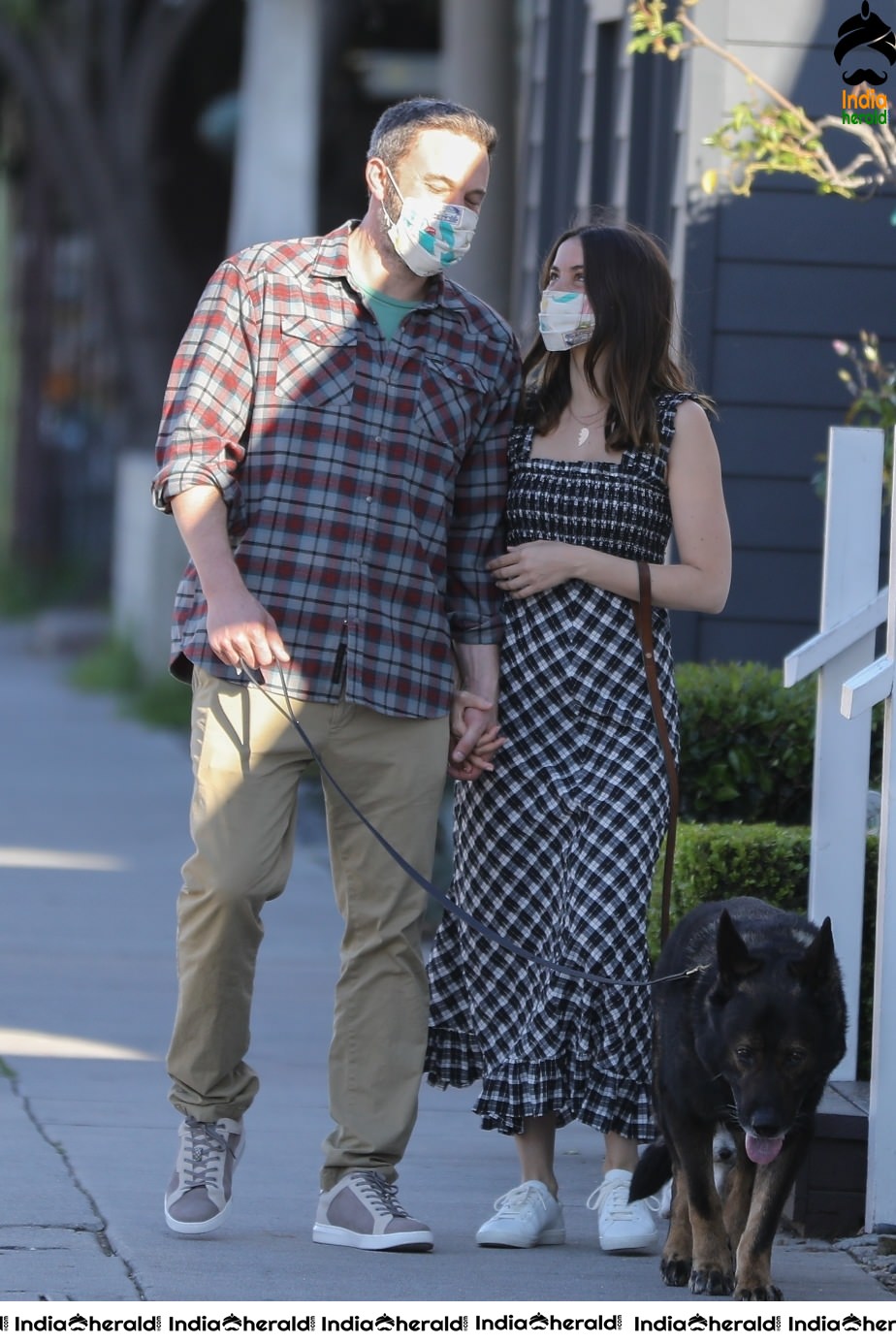 Ana de Armas and Ben Affleck wear masks as they step out in Venice CA Set 1