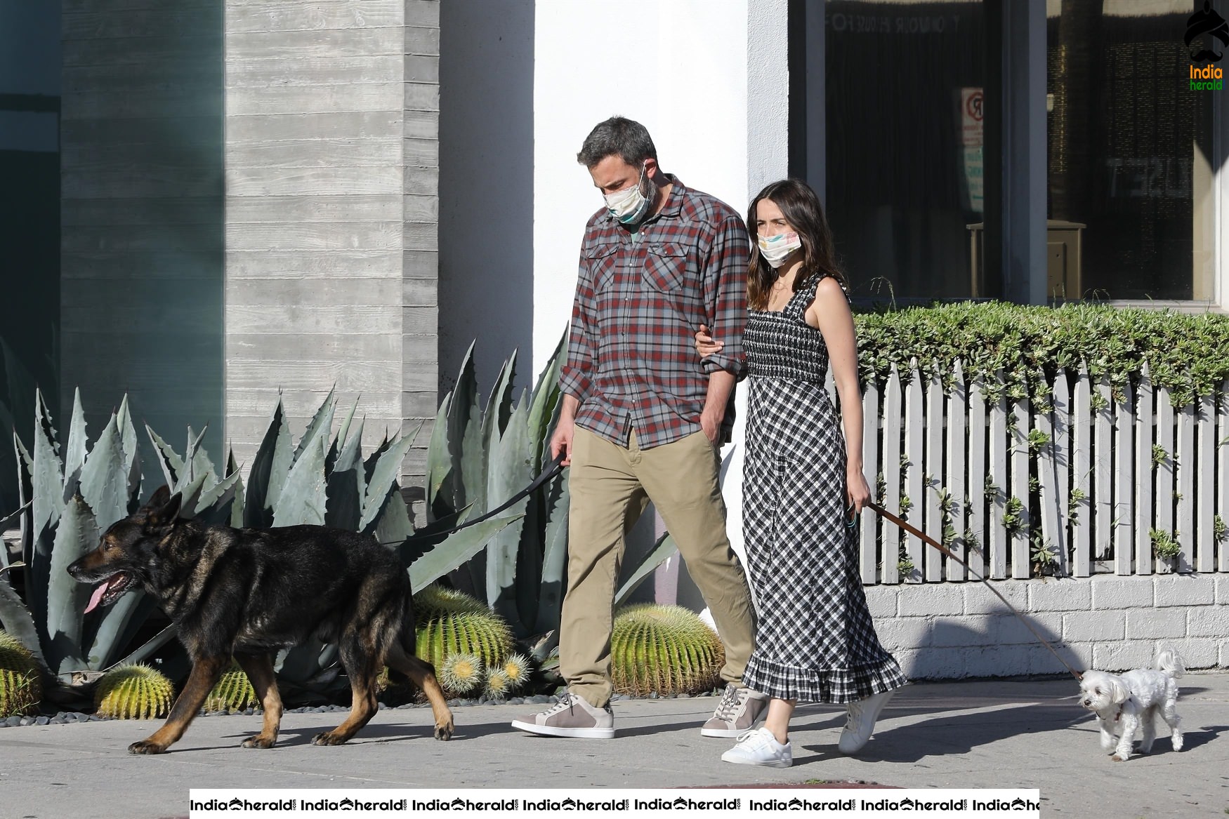 Ana de Armas and Ben Affleck wear masks as they step out in Venice CA Set 1