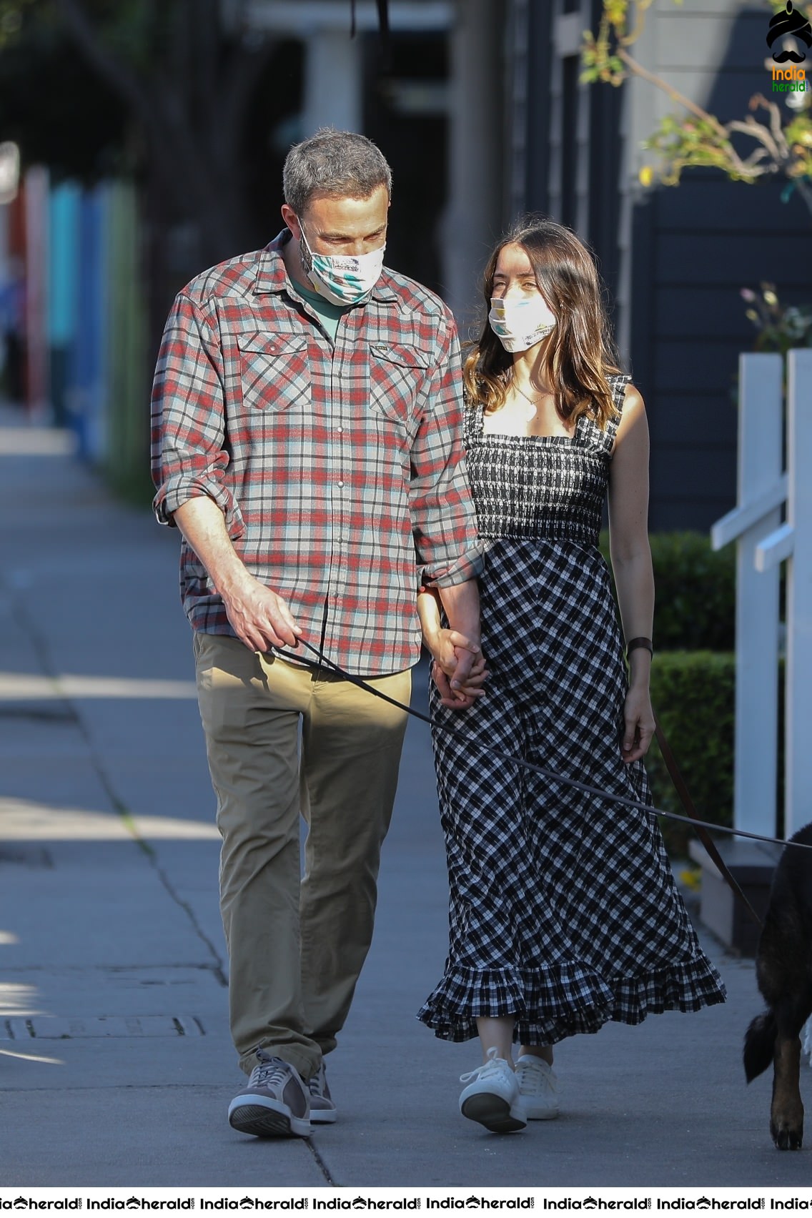Ana de Armas and Ben Affleck wear masks as they step out in Venice CA Set 1