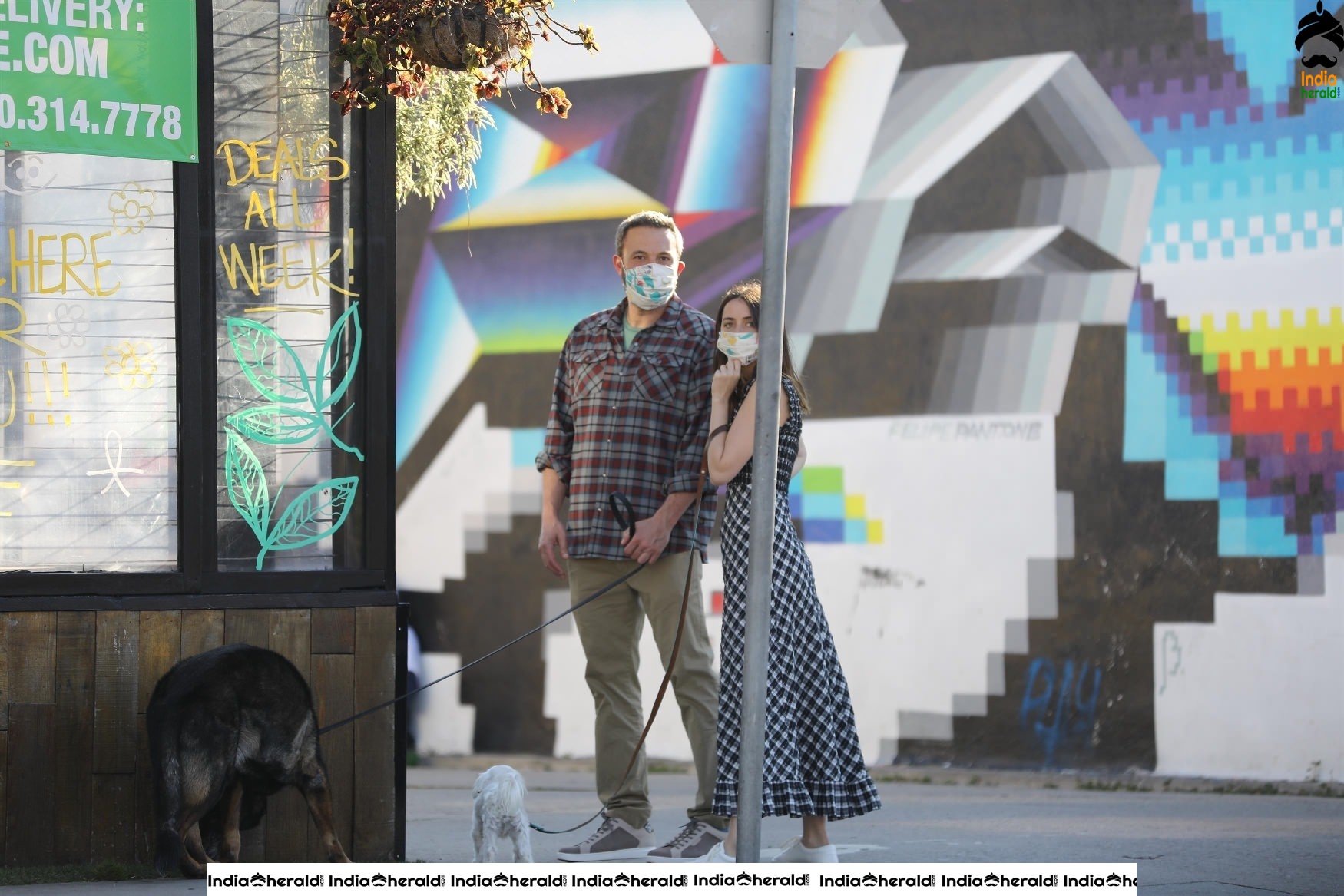 Ana de Armas and Ben Affleck wear masks as they step out in Venice CA Set 1