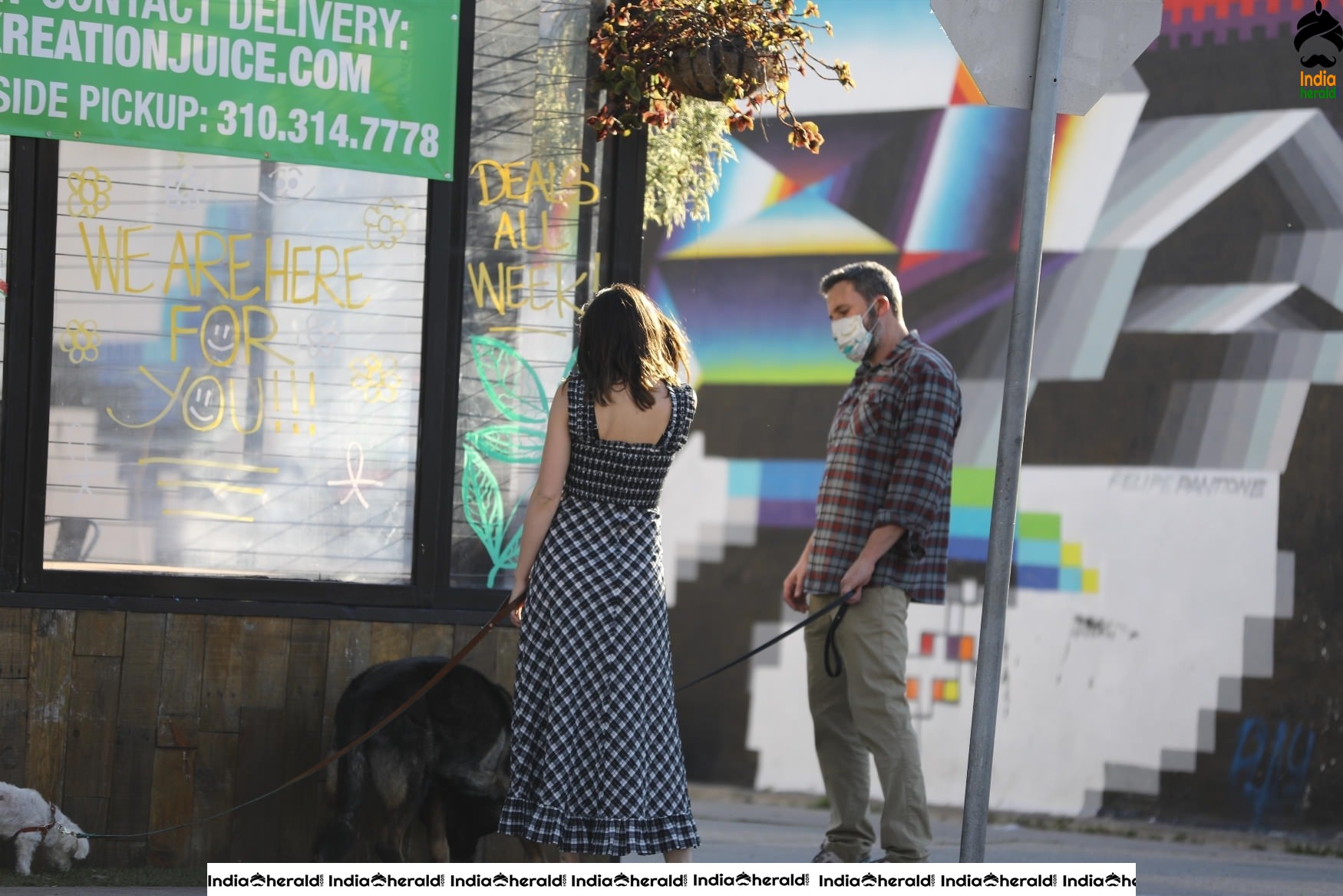 Ana de Armas and Ben Affleck wear masks as they step out in Venice CA Set 1