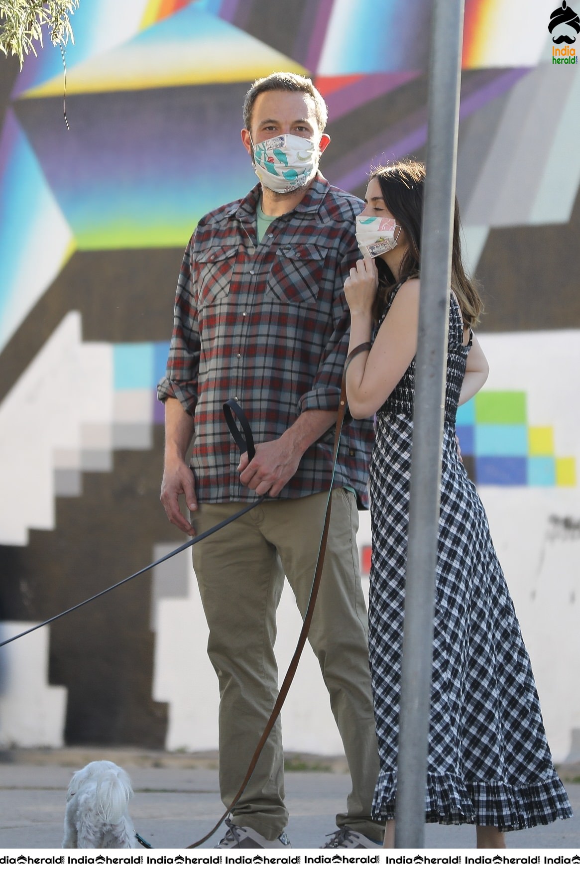 Ana de Armas and Ben Affleck wear masks as they step out in Venice CA Set 1