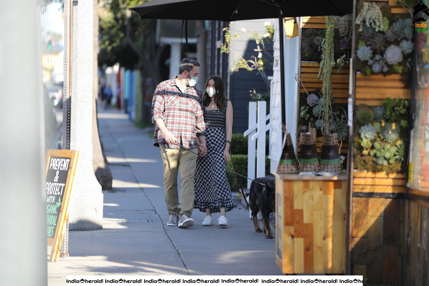 Ana de Armas and Ben Affleck wear masks as they step out in Venice CA Set 1