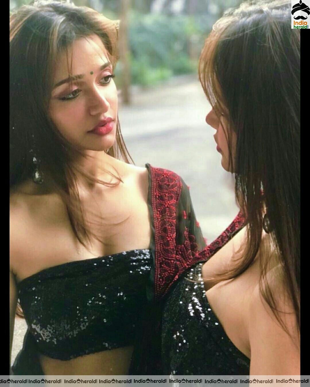 Anaika Sodi looking hot by Exposing her pierced navel