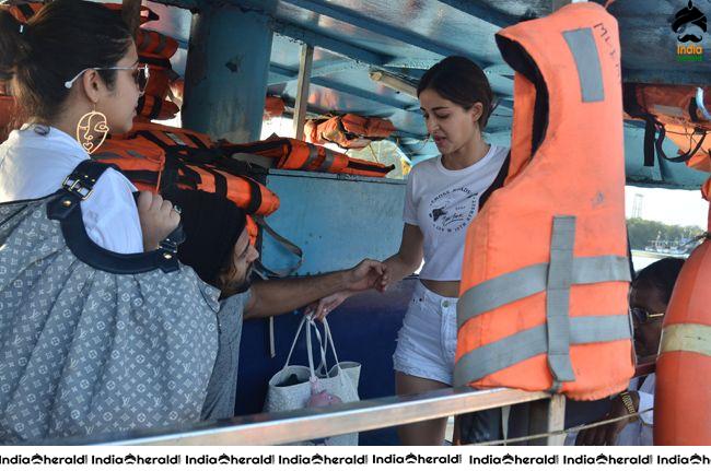 Ananya Panday Tummy Kissed Forcibly in Public by Viay Deverakonda