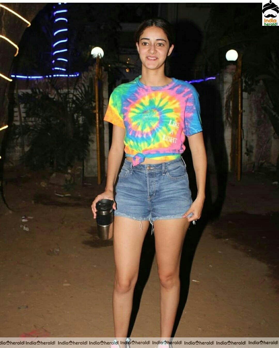 Ananya Pandey caught by paparazzi in short denim shorts