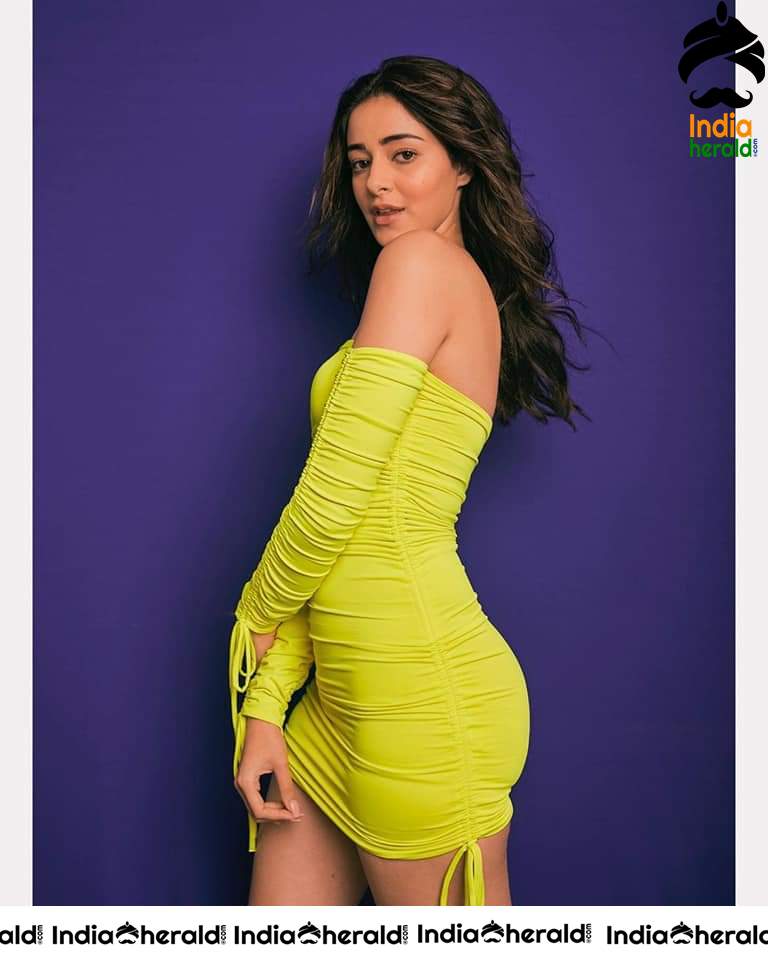 Ananya Pandey Looking Too Sexy in Green Short Dress