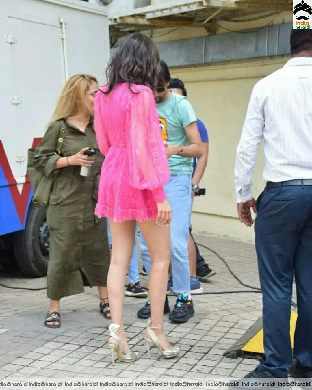 Ananya Pandey So tempting hot in pink