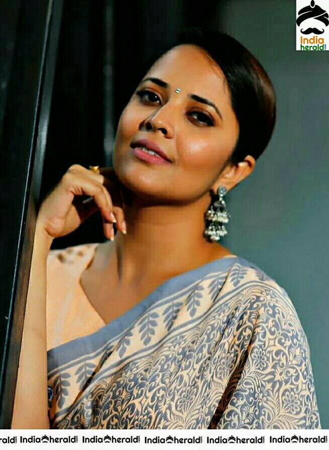Anashya Looking Preet In saree