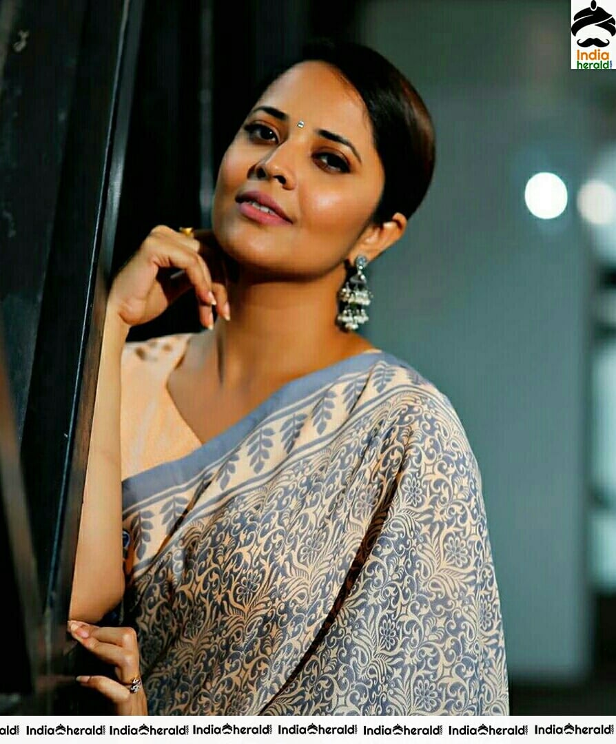 Anashya Looking Preet In saree