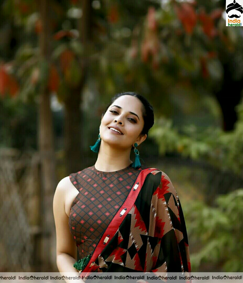 Anasuya Hot Latest Saree Stills