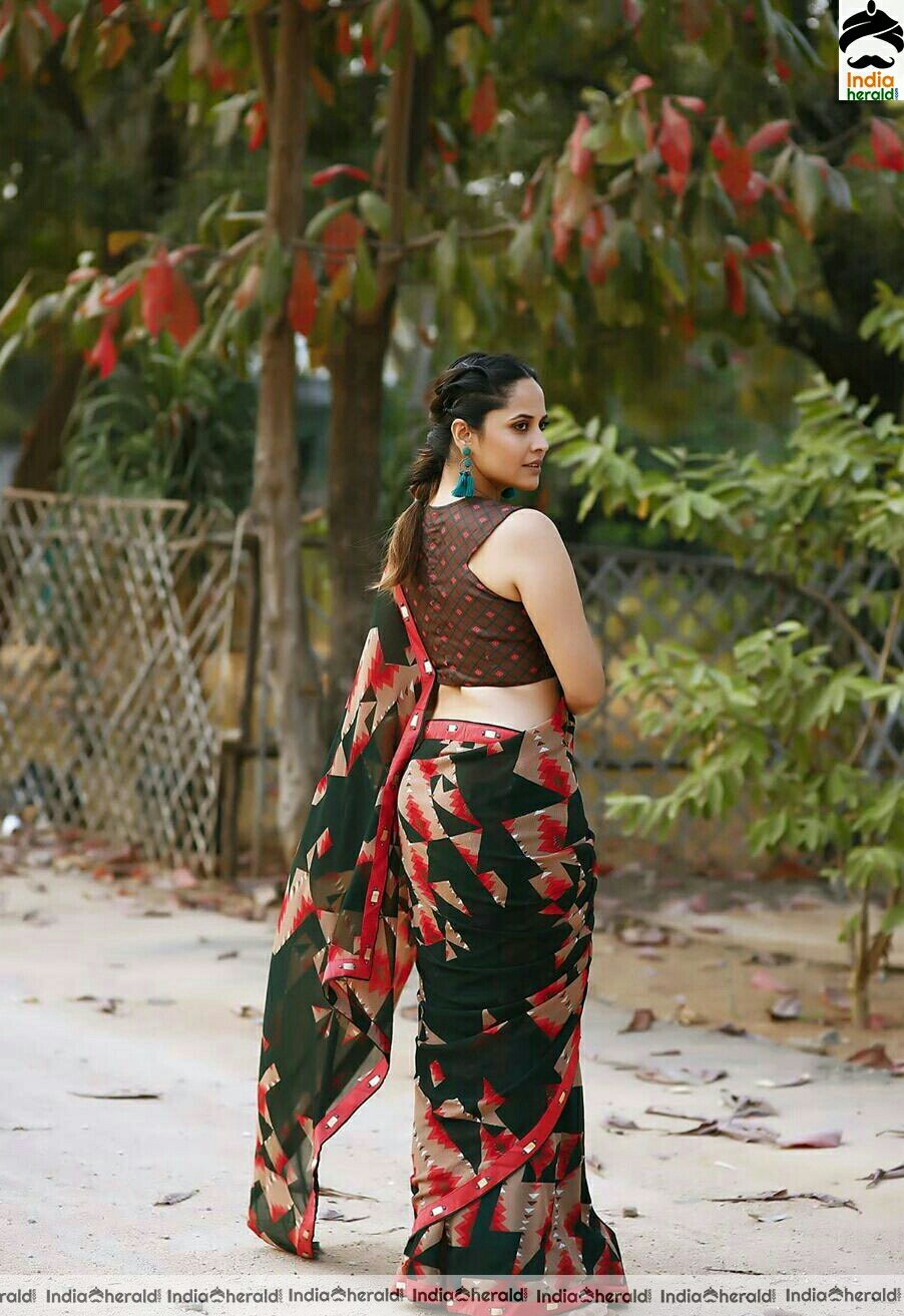 Anasuya Hot Latest Saree Stills
