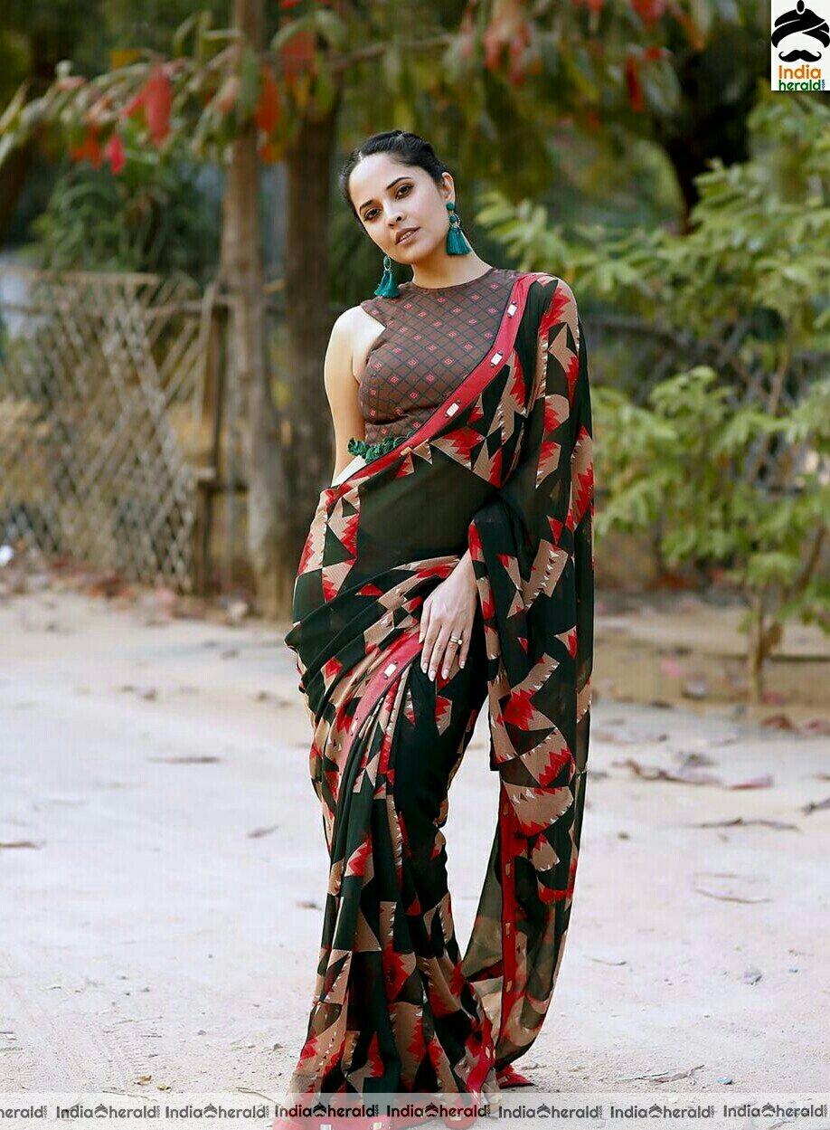 Anasuya Hot Latest Saree Stills