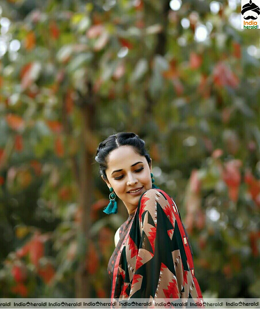 Anasuya Hot Latest Saree Stills