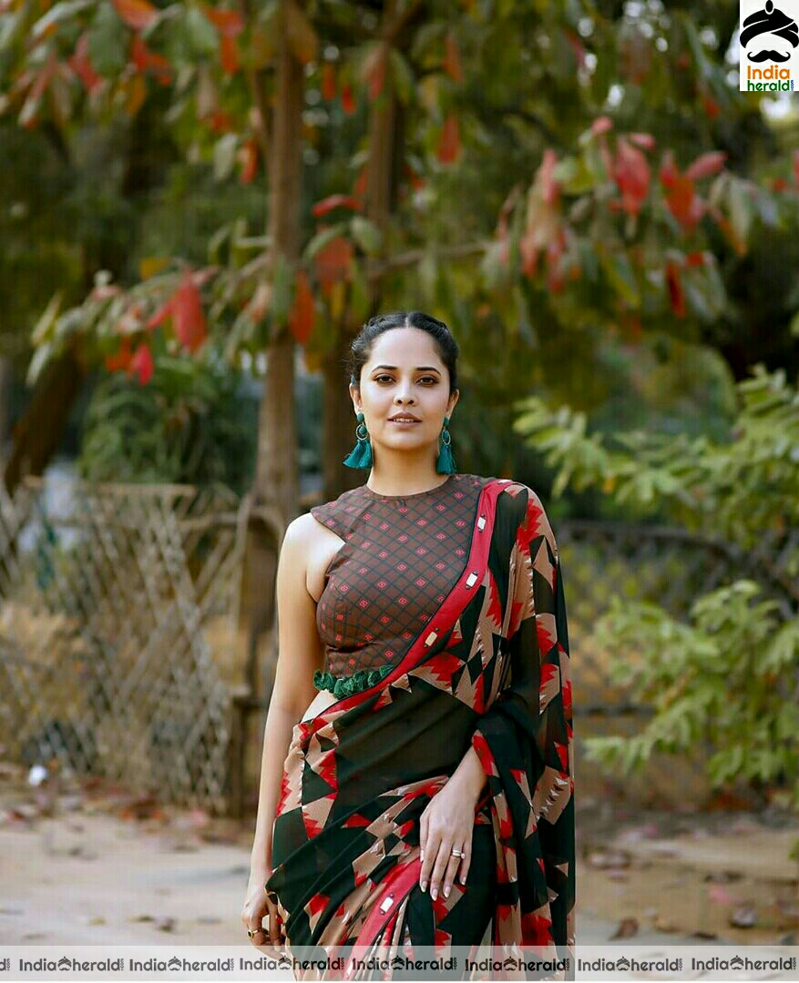 Anasuya Hot Latest Saree Stills