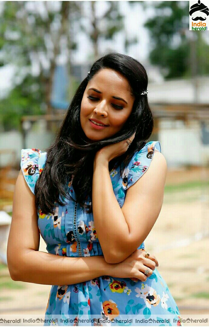 Anasuya Hot Sexy Thighs Show In Short Frock