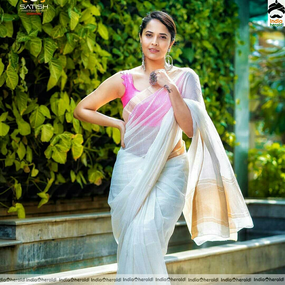 Anasuya Latest Hot In Sleeveless Blouse And White Saree Stills