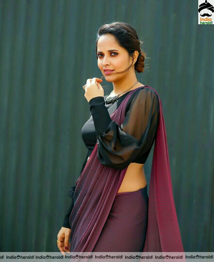 Anasuya Latest Hot Saree Stills